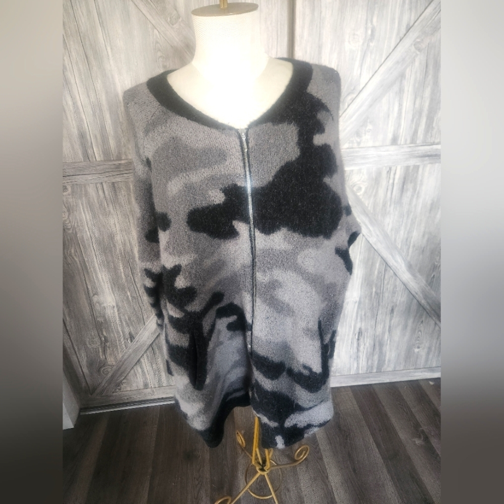 Torrid Gray and Black Camo Women's Zip Up Sweater